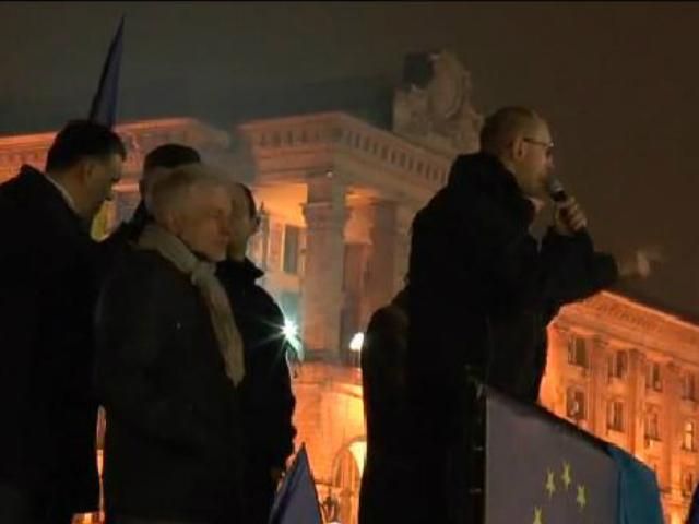 Лідери опозиції виступають на Євромайдані Лідери опозиції виступають на Євромайдані