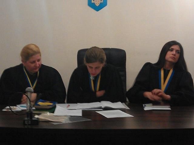 У Львові суд заборонив встановлювати намети на Євромайдані У Львові суд заборонив встановлювати намети на Євромайдані