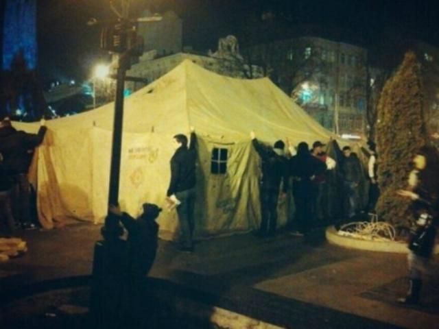 На львовском Евромайдани не демонтировали палатку из-за ошибки в иске