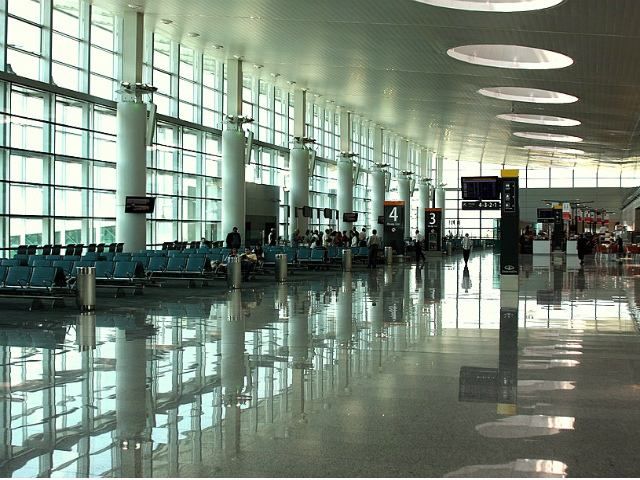 На борту самолета умер украинец, который возвращался с ОАЭ На борту самолета умер украинец, который возвращался с ОАЭ