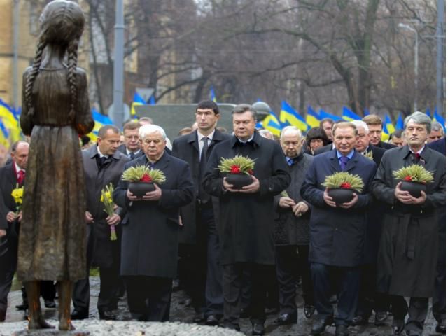 Перші особи держави вшанували пам'ять жертв Голодомору (Фото)