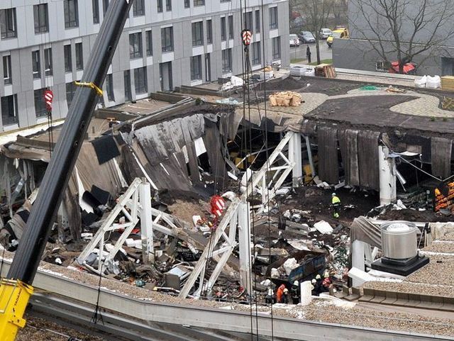 Стався третій обвал ризького супермаркету, в якому загинули вже 54 особи Стався третій обвал ризького супермаркету, в якому загинули вже 54 особи