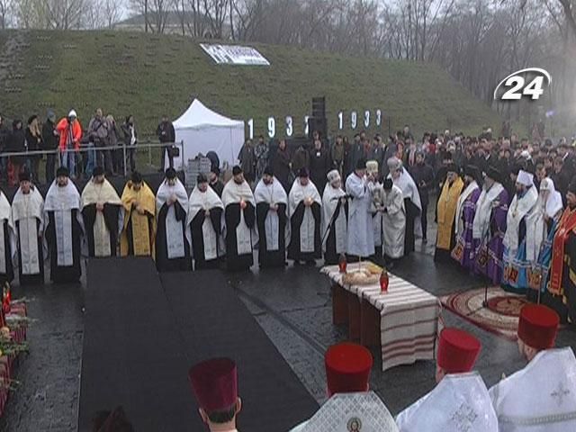 По всей стране почтили память жертв Голодомора