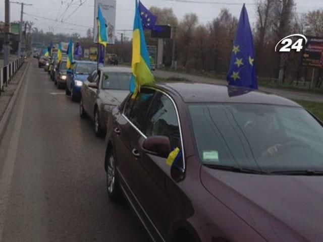 Столична ДАІ закликала водіїв не їхати у центр Києва
