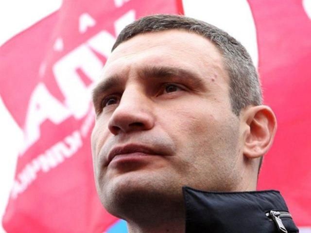 Літак Віталія Кличка не зміг приземлитись в Києві Літак Віталія Кличка не зміг приземлитись в Києві