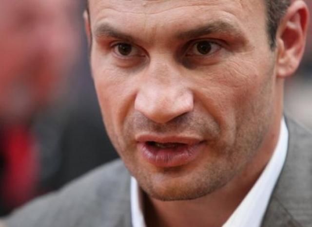 Віталій Кличко приземлився у Кривому Розі Віталій Кличко приземлився у Кривому Розі