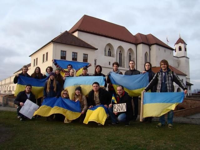 Чеські студенти підтримують європейський вибір українців (Фото) Чеські студенти підтримують європейський вибір українців (Фото)
