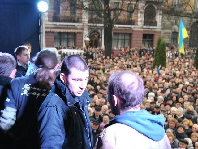 Михальчишина в Львове выгнали со сцены под крики "Позор" и толкотню (Фото. Видео)