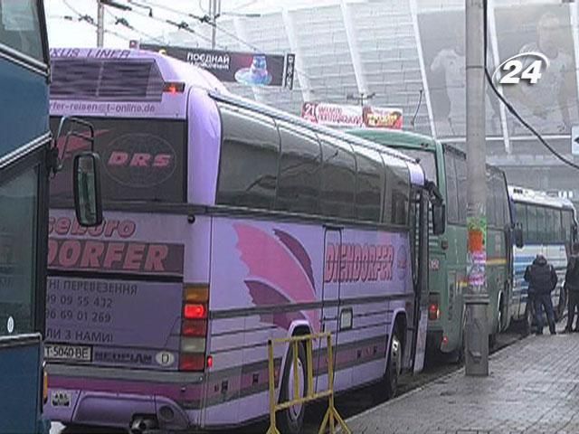 Міліція продовжує не пускати активістів до Києва Міліція продовжує не пускати активістів до Києва