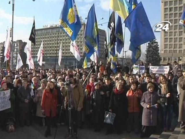 На мітинг в Запоріжжі прийшло близько тисячі осіб