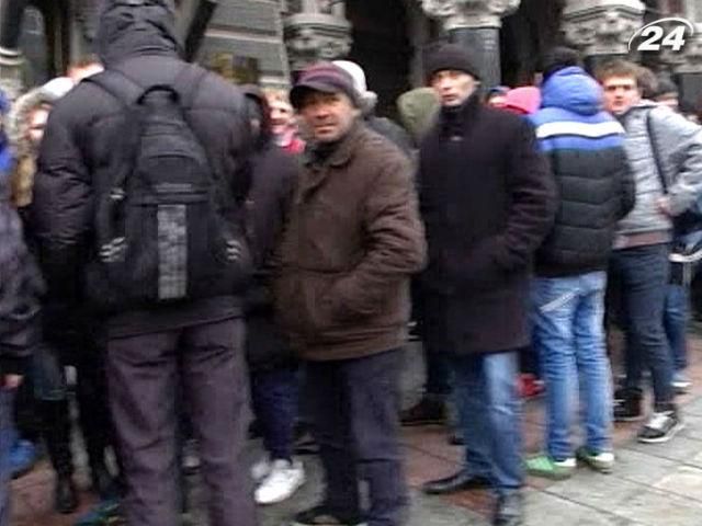 На Банкову прийшли проплачені активісти На Банкову прийшли проплачені активісти