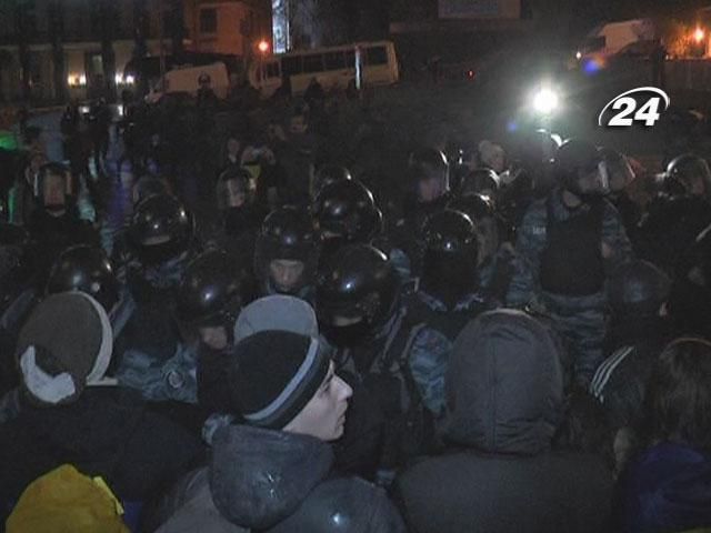 Утром на Майдане было несколько сотен милиционеров в шлемах
