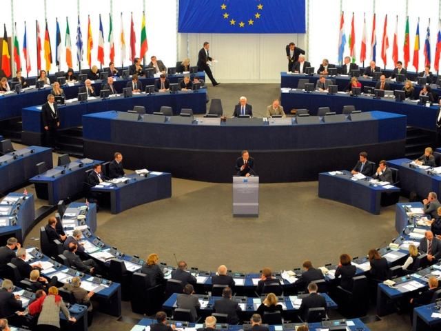Европарламент сегодня будет решать, как поддержать Украину