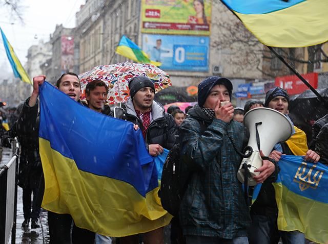 Евромайдан. Во Львове вышли на улицы уже около 30 тысяч человек (Фото)