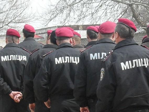 Евромайдан. Милиционер спас митингующего (Фото)