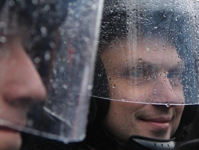 Євромайдан. Беркутівці відібрали в мітингувальників апаратуру