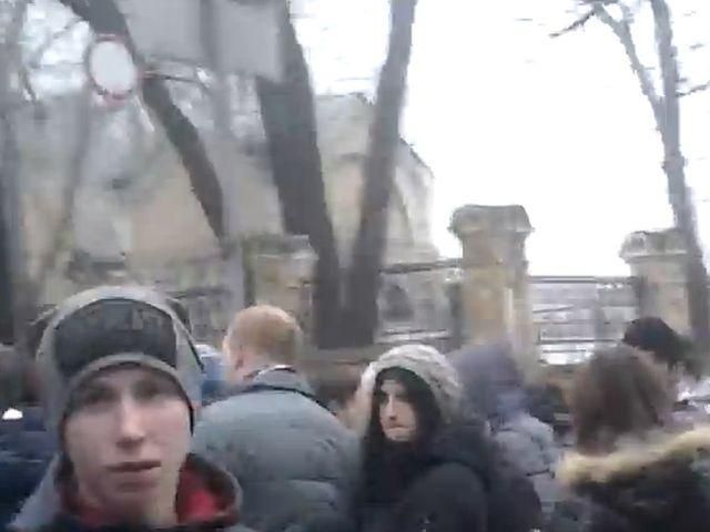 Євромайдан. На Банковій збираються сотні провокаторів напідпитку (Відео)