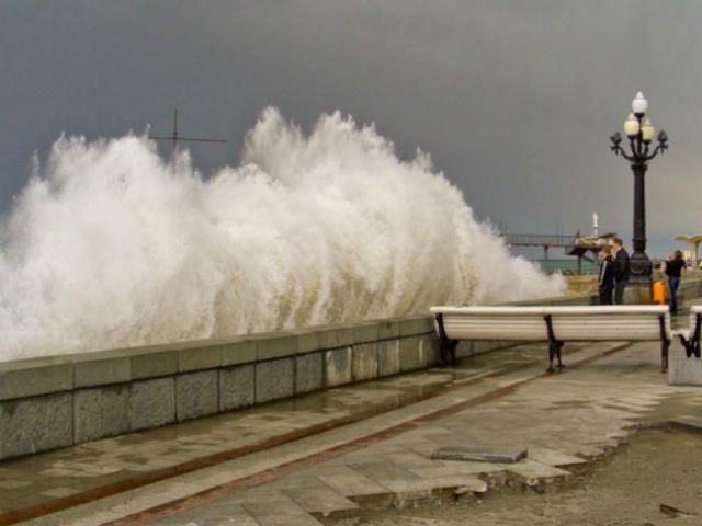 В Крыму объявлено штормовое предупреждение - 25 ноября 2013 - Телеканал новин 24 В Крыму объявлено штормовое предупреждение - 25 ноября 2013 - Телеканал новин 24