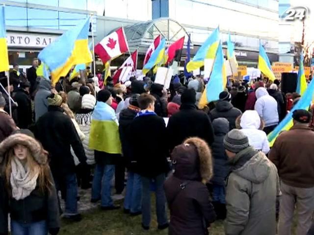 Евромайдан. Видео зрителей канала новостей "24" - 25 ноября 2013 - Телеканал новин 24 Евромайдан. Видео зрителей канала новостей "24" - 25 ноября 2013 - Телеканал новин 24