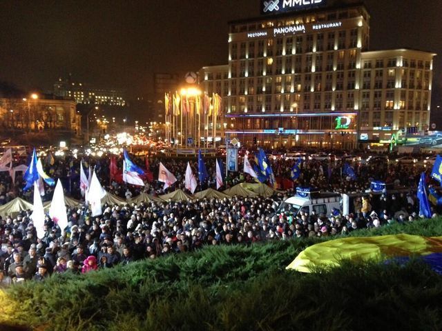 Евромайдан. На Европейской площади заблокировано движение транспорта (Фото)