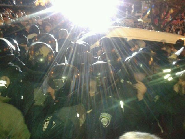 Евромайдан. Авто с прослушкой отпустили (Фото) Евромайдан. Авто с прослушкой отпустили (Фото)