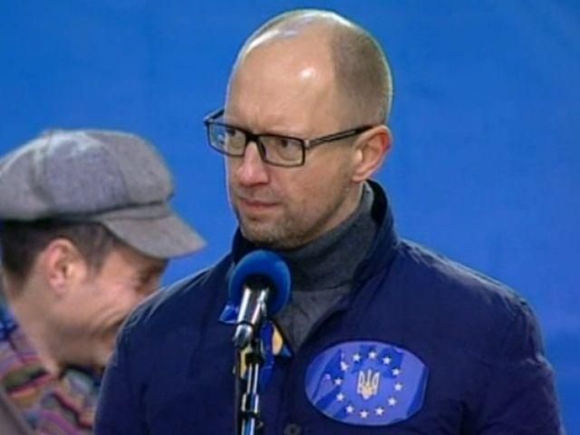 Здорові лоби по 120 кілограмів тиснули на дітей і молодь, — Яценюк Здорові лоби по 120 кілограмів тиснули на дітей і молодь, — Яценюк