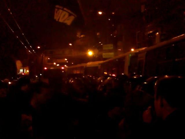 20 автобусів з "Беркутом" приїхали охороняти райвіддлок міліції (Відео) 20 автобусів з "Беркутом" приїхали охороняти райвіддлок міліції (Відео)