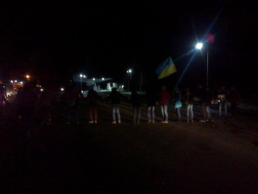 Міліція затримала львівські автобуси, які їдуть на Євромайдан до столиці Міліція затримала львівські автобуси, які їдуть на Євромайдан до столиці
