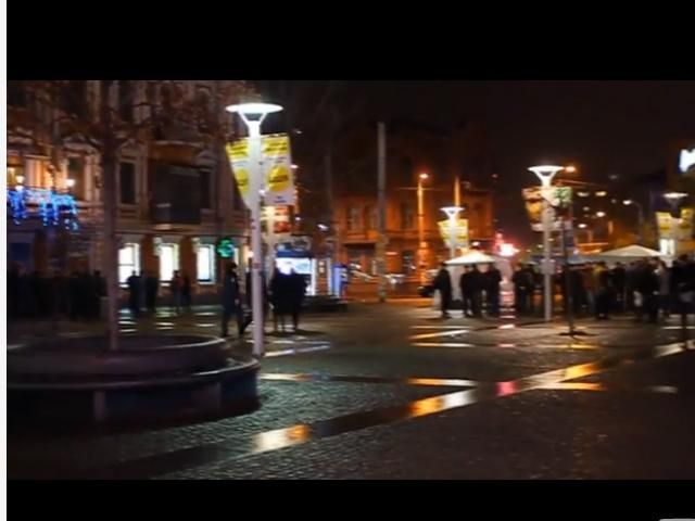 Євромайдан у Дніпропетровську розгромили за рішенням суду, проте міліція не втручалася Євромайдан у Дніпропетровську розгромили за рішенням суду, проте міліція не втручалася