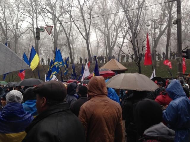 Євромайдан вирушив до Кабміну: будівлю уряду посилено охороняють