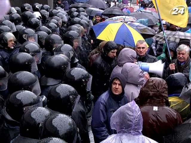 Під Кабміном пікетують за євроінтеграцію Під Кабміном пікетують за євроінтеграцію