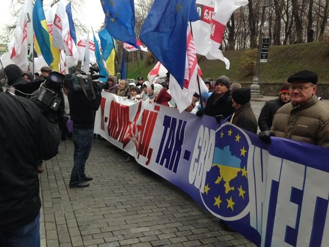 На пікеті під Кабміном працює глушилка