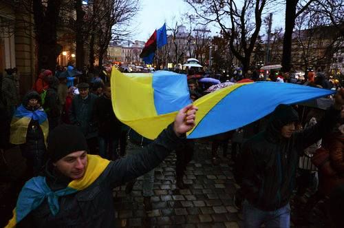 На Майдан Незалежності йде підмога з півтори тисячі студентів (Фото)