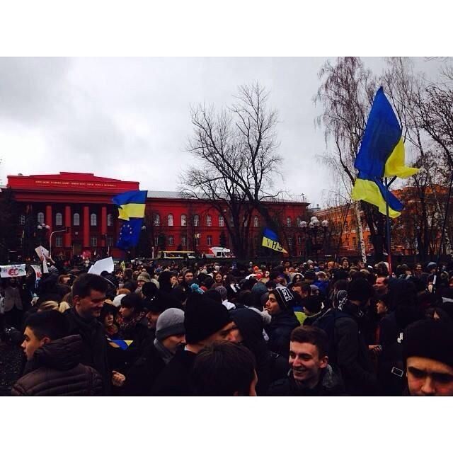 Евромайдан. Студенты не хотели слушать Кличко на своем митинге