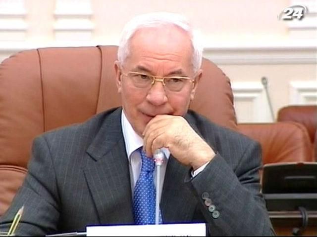 С декабря Украина будет улучшать отношения с Россией, - Азаров