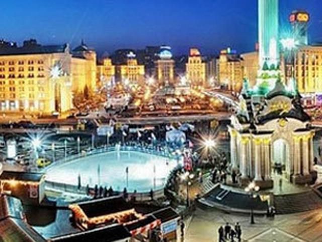 На Майдані Незалежності встановлюють ковзанку На Майдані Незалежності встановлюють ковзанку