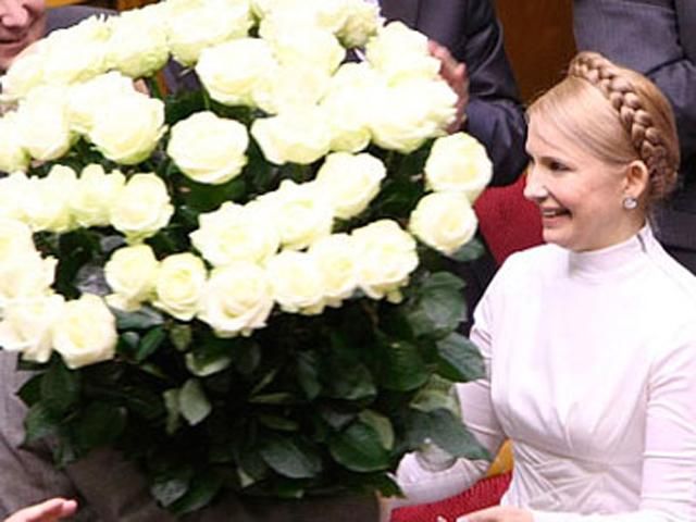 "Батьківщина" агітує принести на день народження Тимошенко квіти на Європейську площу "Батьківщина" агітує принести на день народження Тимошенко квіти на Європейську площу