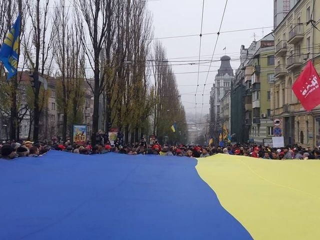 Кримські татари масово їдуть до Києва на Євромайдан