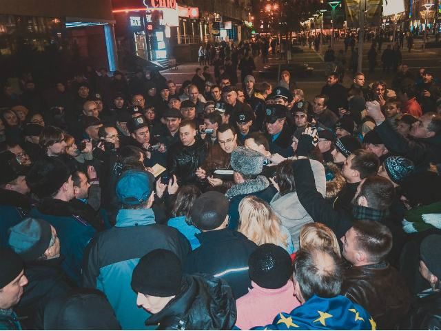 Євромайдан у Дніпропетровську: від Януковича вимагають розібратися з нападами на активістів Євромайдан у Дніпропетровську: від Януковича вимагають розібратися з нападами на активістів