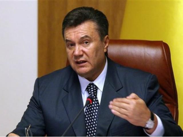 Янукович обещает улучшить дороги в 2014 году