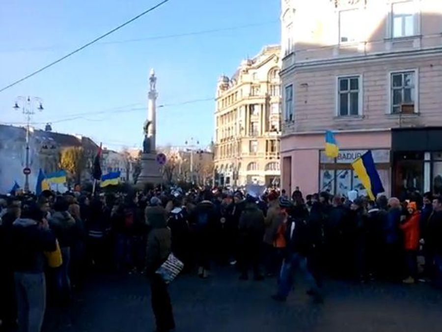 Кілька тисяч львів'ян пройшлися маршем на підтримку євроінтеграції (Відео) Кілька тисяч львів'ян пройшлися маршем на підтримку євроінтеграції (Відео)