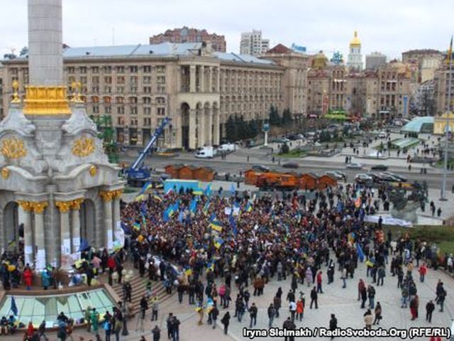 Тисячі київських студентів вийшли на мітинг за ЄС (Фото)
