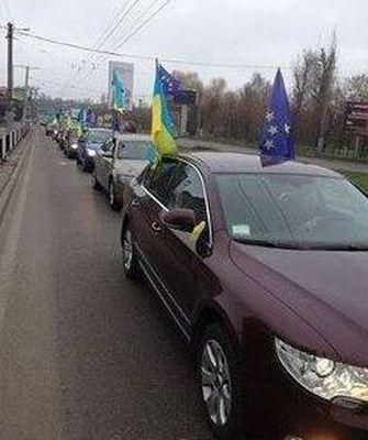 Львовские предприниматели автоколонной двинулись в Киев на Евромадан (Фото)