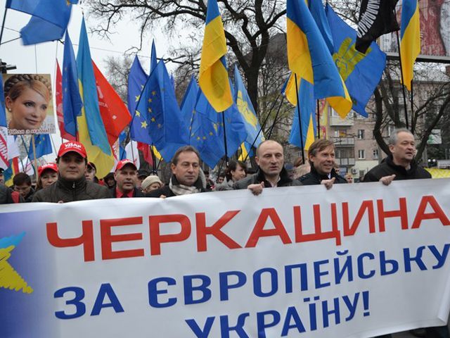 На черкаському Євромайдані будуть "працювати" кілька груп "тітушків", - "Батьківщина"