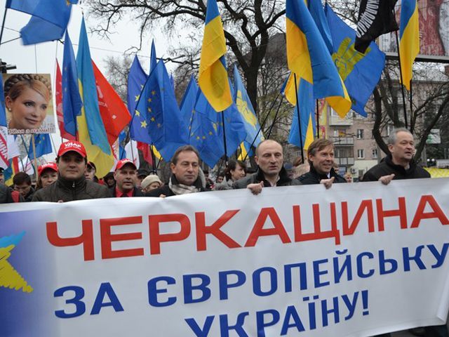 На черкасском Евромайдане будут "работать" несколько групп "титушков", - "Батькивщина"