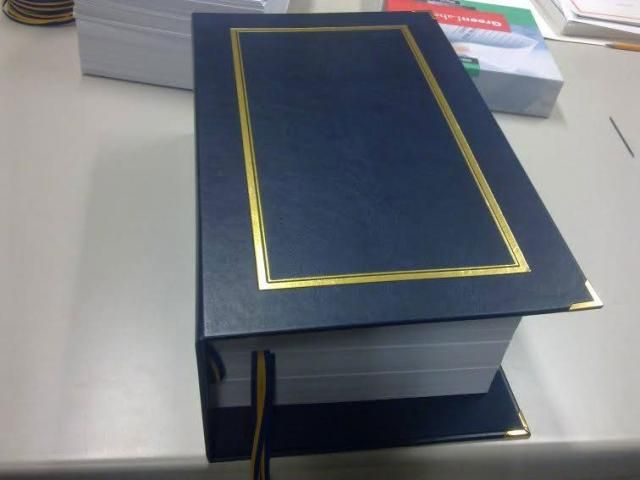 Книга с текстом Соглашения об ассоциации содержит тысячи страниц (Фото) Книга с текстом Соглашения об ассоциации содержит тысячи страниц (Фото)