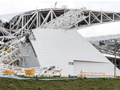 На будівництві стадіону для ЧС-2014 в Бразилії загинули 2 людини На будівництві стадіону для ЧС-2014 в Бразилії загинули 2 людини