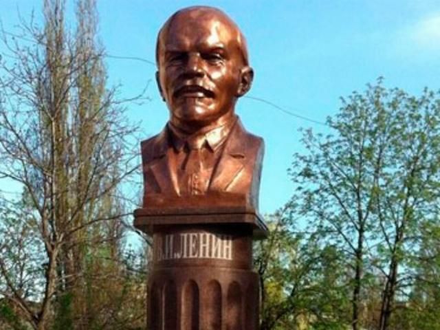 Памятники Ленину хотят передать в золотовалютные резервы НБУ
