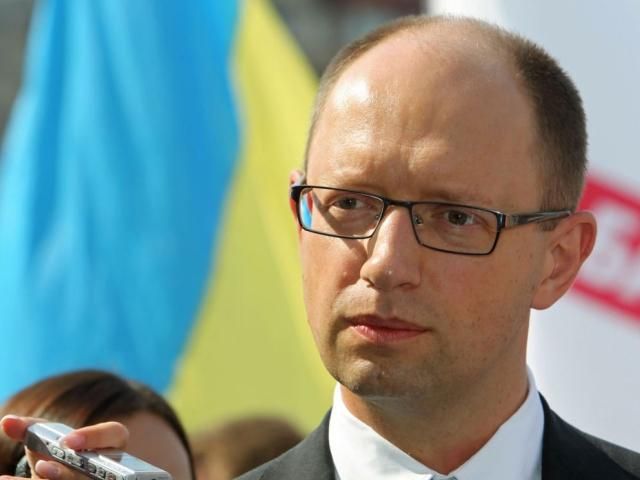 Яценюк попросит Кокса и Квасьневского продолжить миссию в Украине