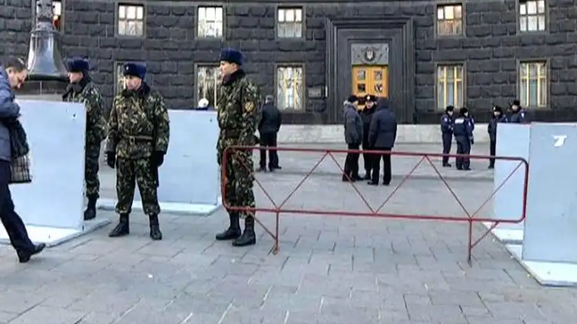 Євромайдан. Біля КМУ вранці не мітингували Євромайдан. Біля КМУ вранці не мітингували